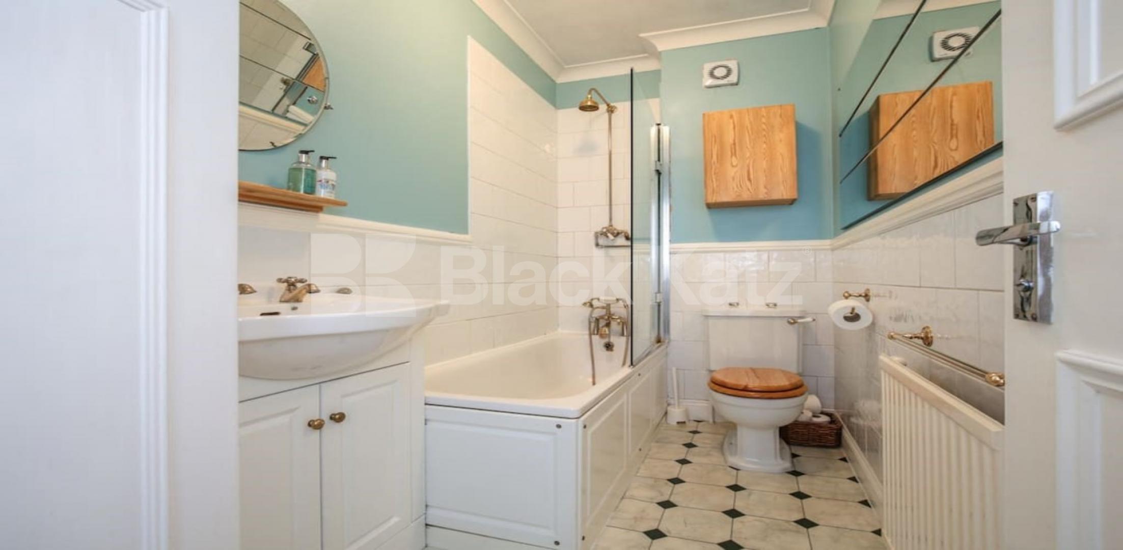 			NEW INSTRUCTION!, 2 Bedroom, 1 bath, 1 reception Apartment			 Ferme Park Road, CROUCH END